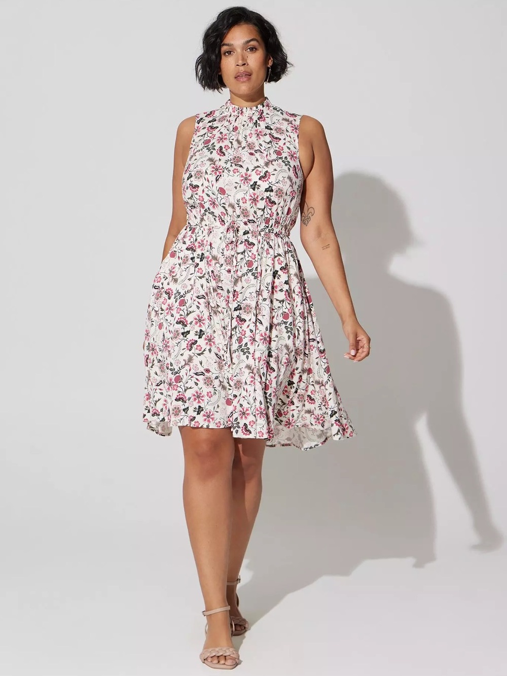 Floral Sleeveless Mock Neck Dress in Pink and White - Picture 3 of 11